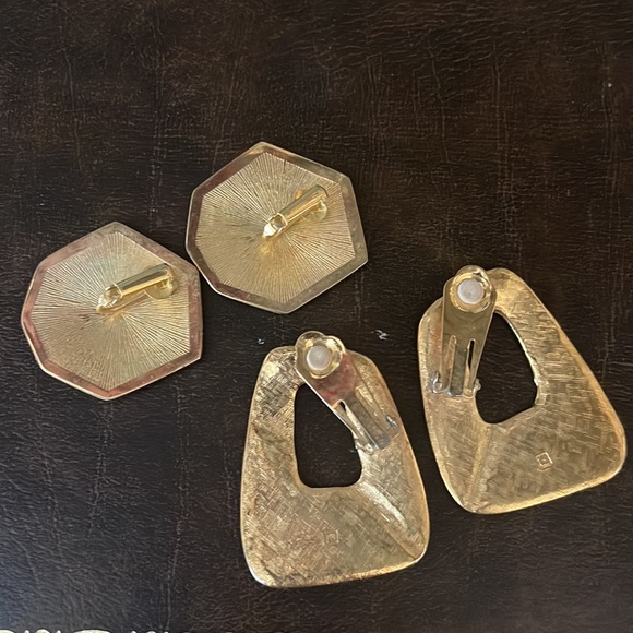 Two Pairs of Vintage Retro Avon Clip-on Earrings - Picture 5 of 6